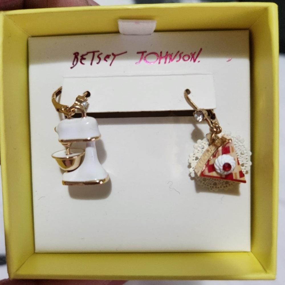 BETSEY JOHNSON Mismatched Baking Mixer & Cherry Pie Dangle Earrings in Box NWT